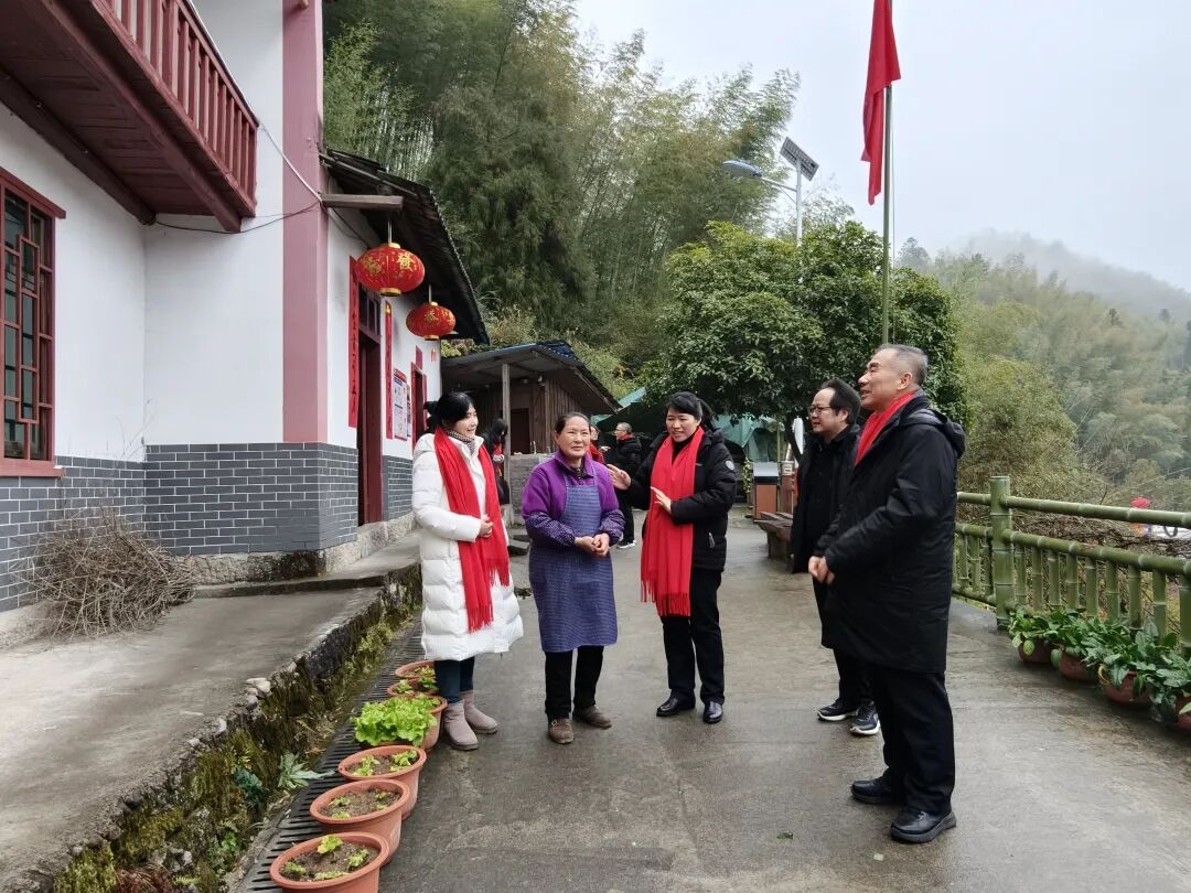 校党委副书记刘国云教授带队调研神山村侧记